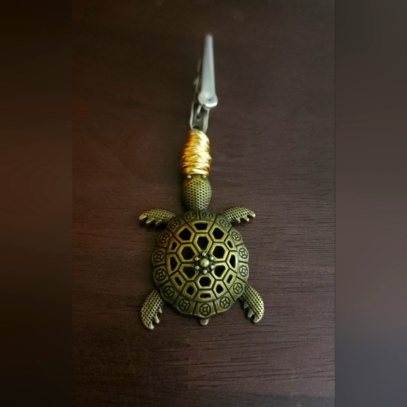 Turtle roach clip - Picture 1 of 1